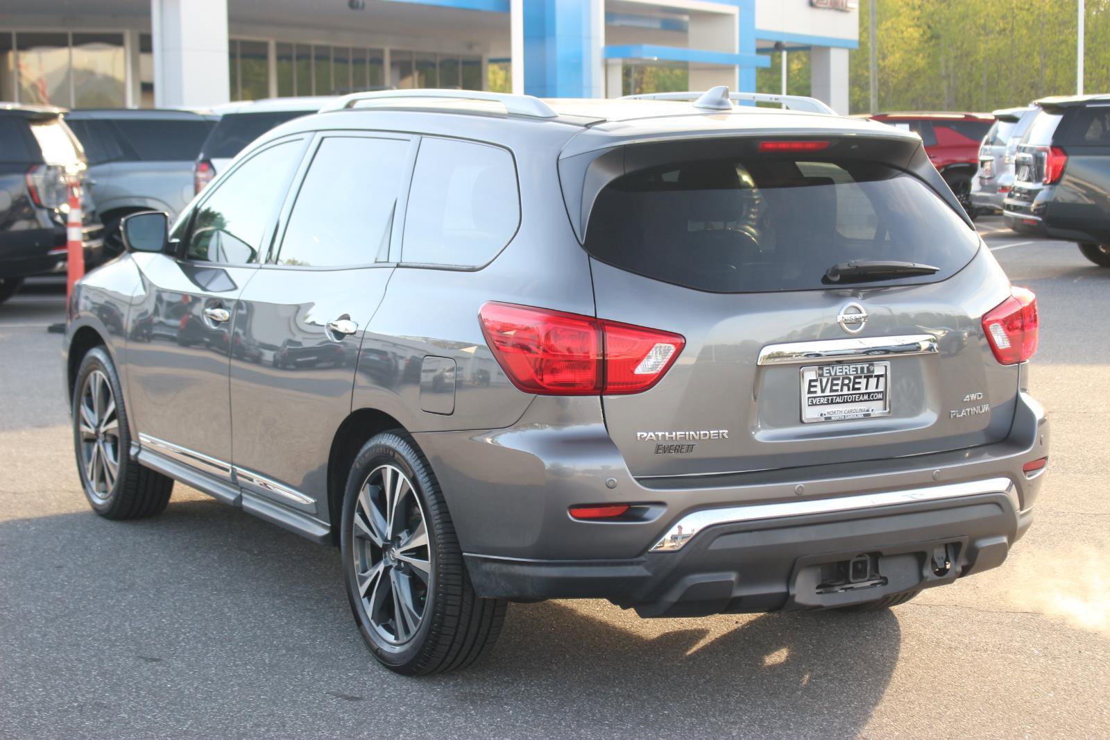 Used 2020 Nissan Pathfinder Platinum image 5