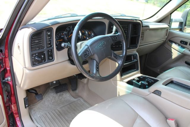 Used 2004 Chevrolet Silverado 2500 LT AWD/4WD image 19