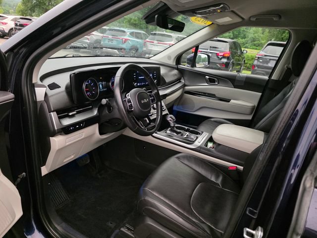 Used 2023 Kia Carnival LX FWD image 14
