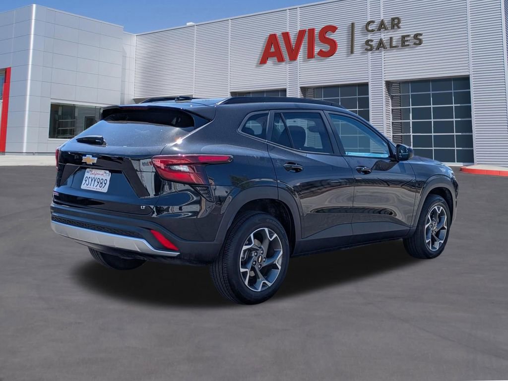Used 2025 Chevrolet Trax LT w/ LT Convenience Package image 6