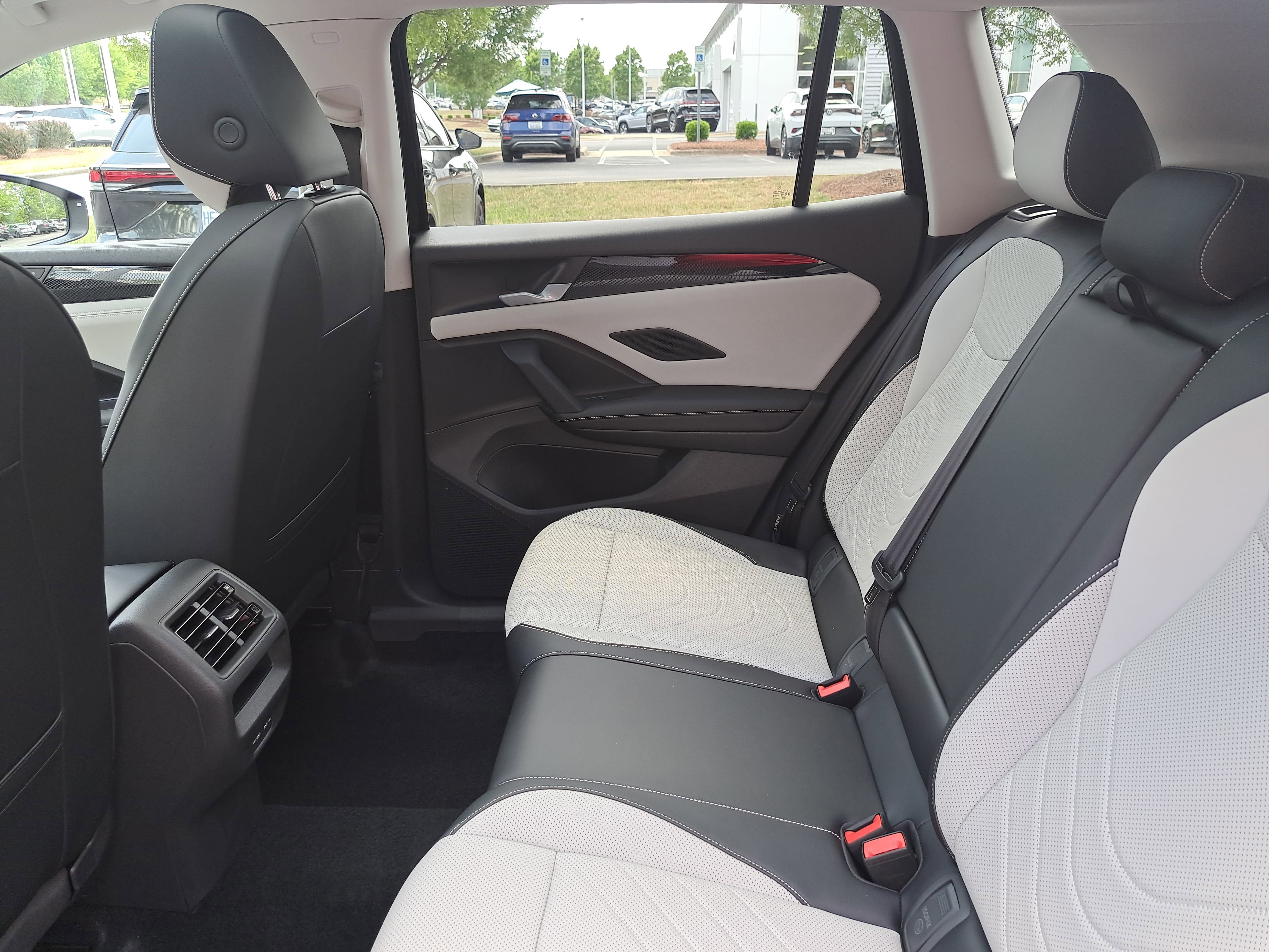 New 2026 Volkswagen Tiguan SE AWD/4WD image 14