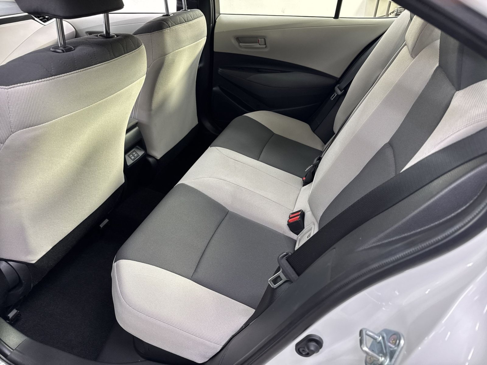 Used 2026 Toyota Corolla LE FWD image 36
