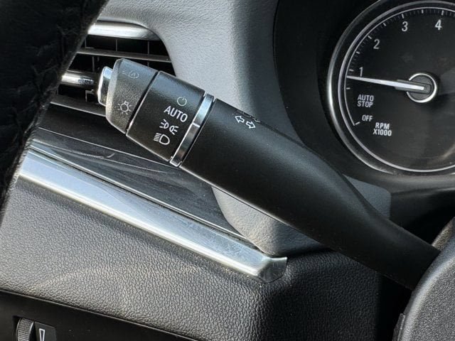 Used 2022 Buick Enclave Essence FWD image 24