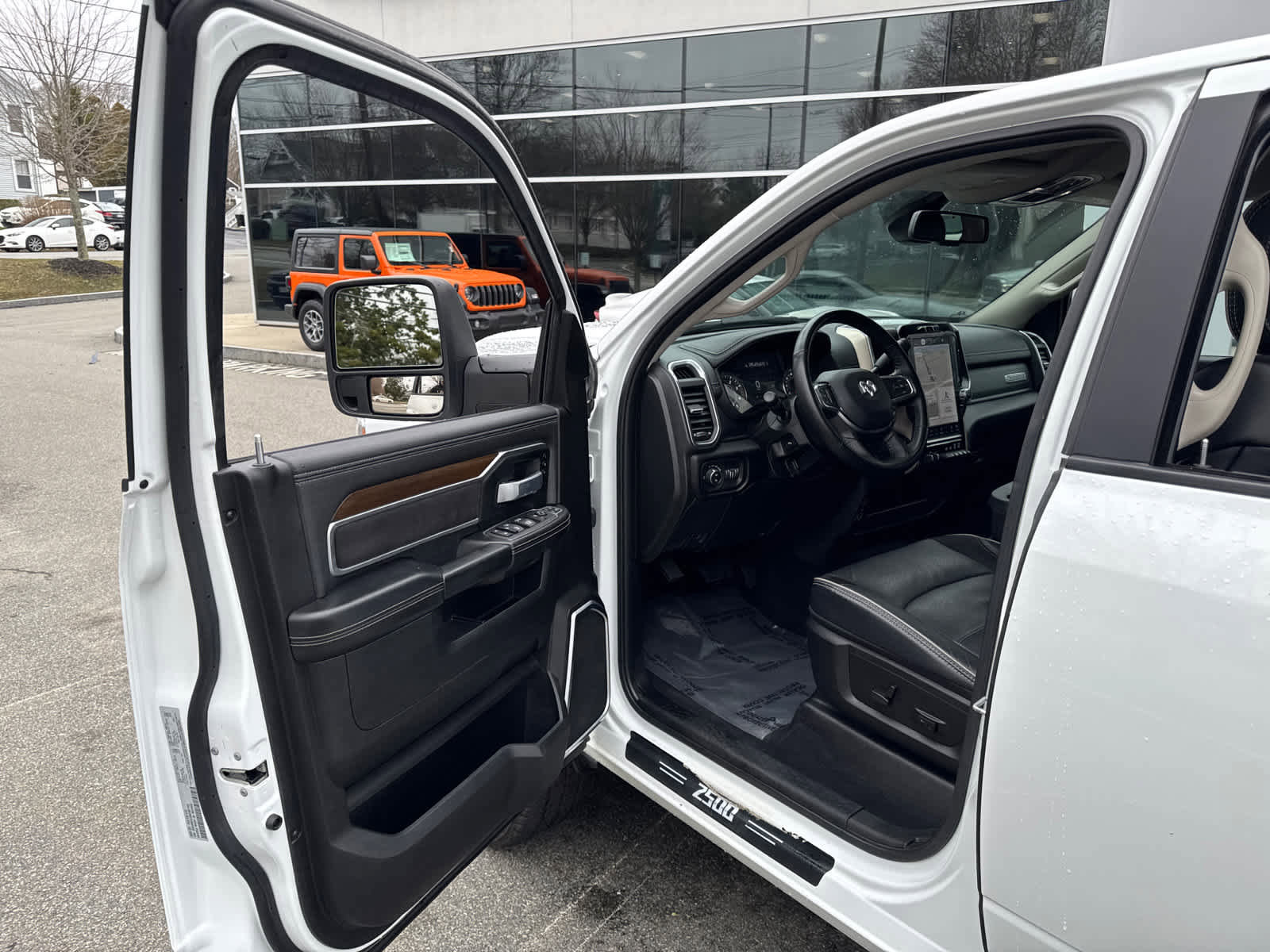 Used 2024 RAM 2500 Laramie image 11