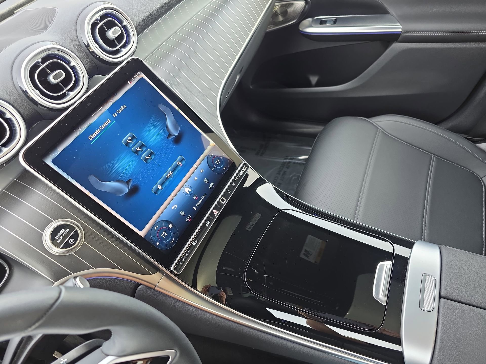 Used 2025 Mercedes-Benz GLC 300 4MATIC image 25