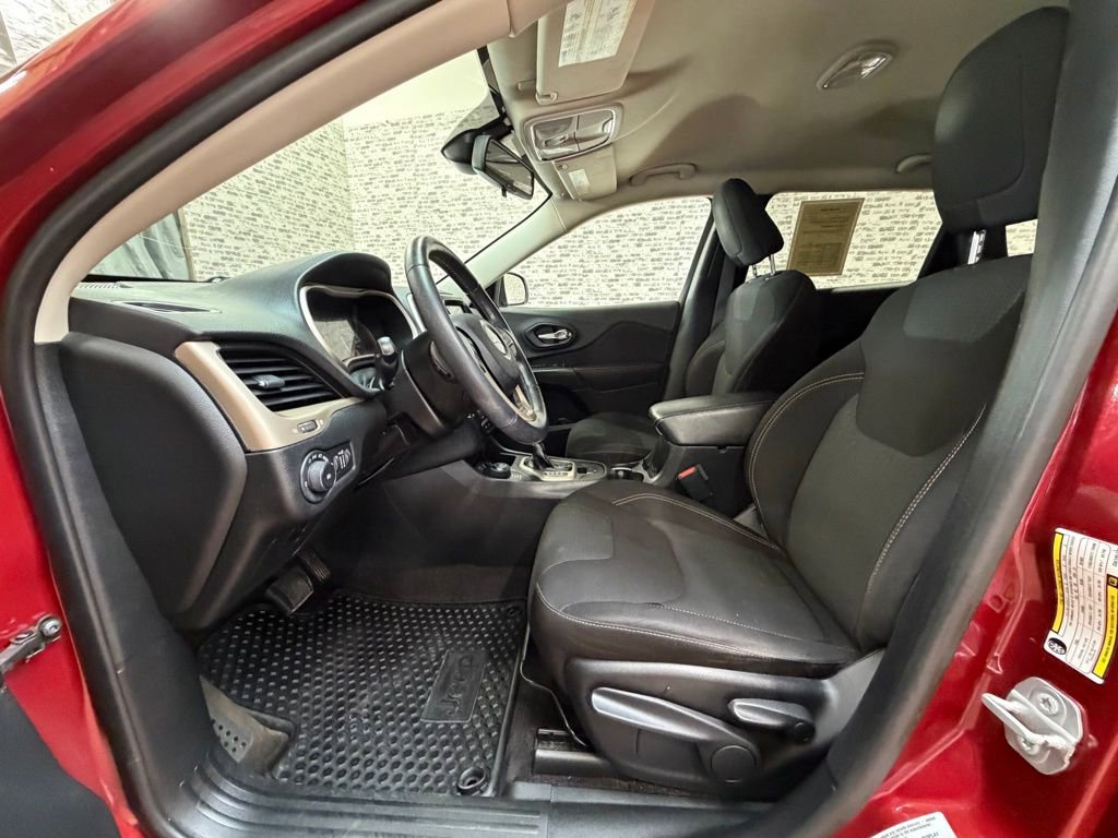 Used 2016 Jeep Cherokee Latitude w/ Cold Weather Group image 18