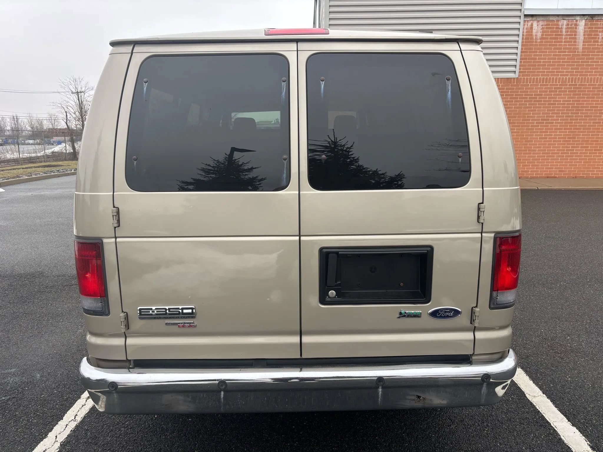 Used 2013 Ford E-350 and Econoline 350 XLT image 6