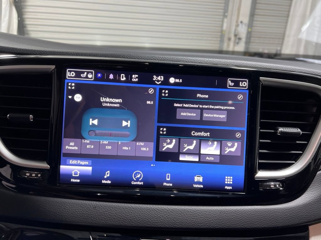 Used 2023 Chrysler Pacifica Touring-L FWD image 29