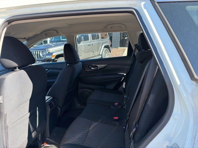 Used 2017 Nissan Rogue S image 9