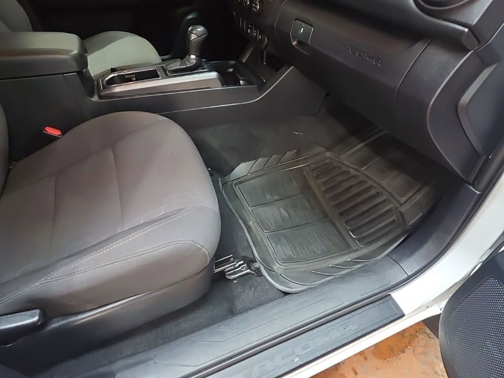 Used 2019 Toyota Tacoma TRD Off-Road image 15