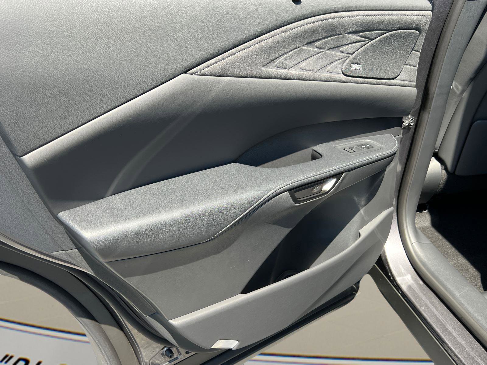 New 2025 Lexus RX 450h AWD w/ Luxury Package image 16