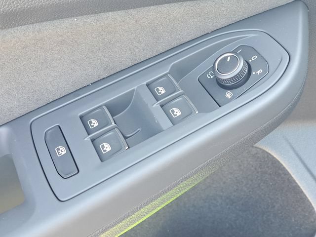 New 2025 Volkswagen GTI SE FWD image 21