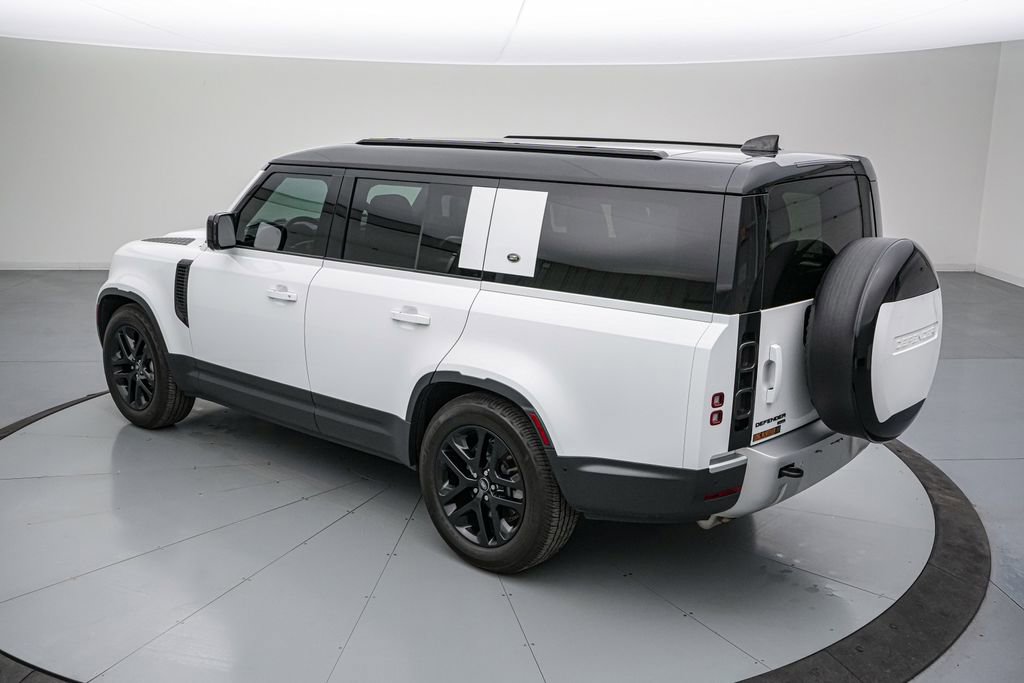 Used 2023 Land Rover Defender 130 SE image 6