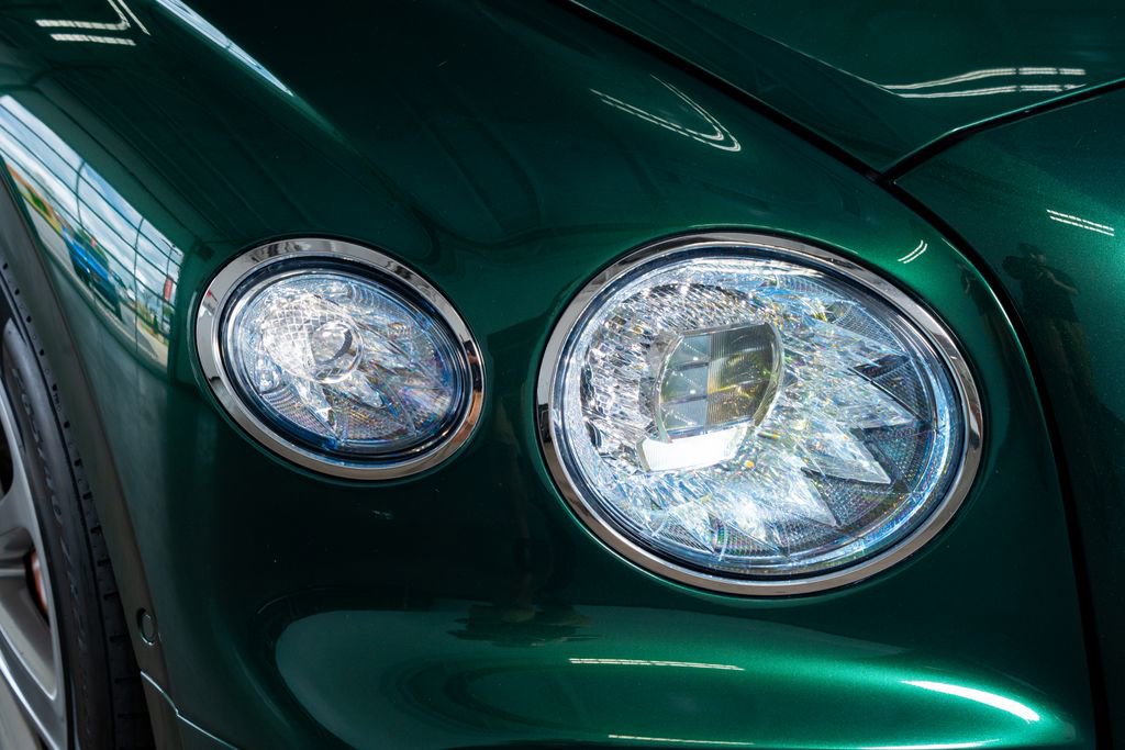 Used 2020 Bentley Flying Spur W12 image 19