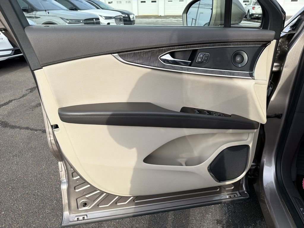 Used 2020 Lincoln Nautilus Reserve image 10