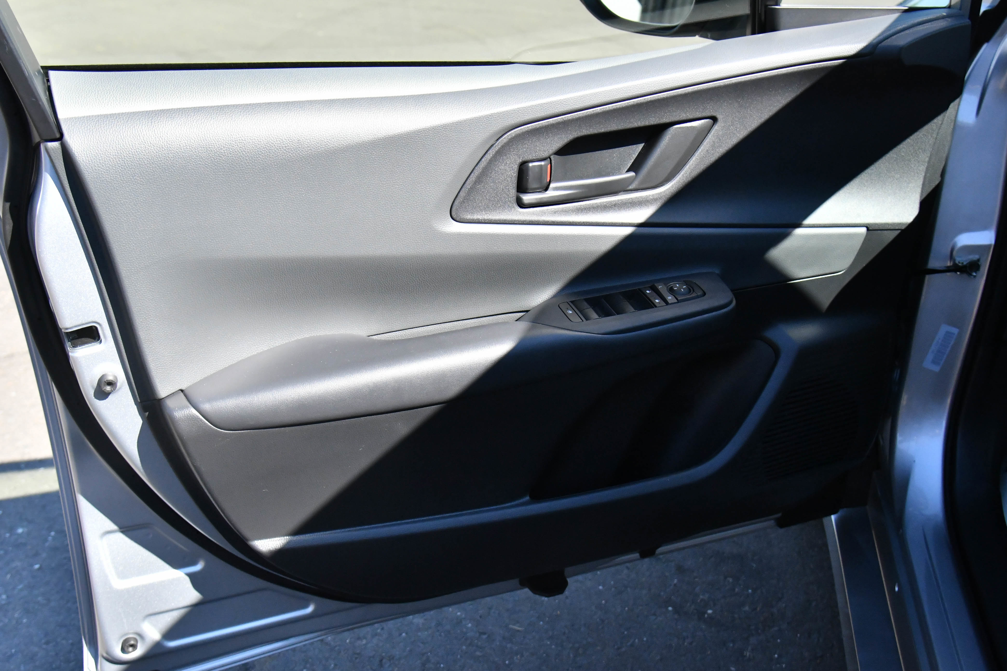 Used 2025 Toyota Prius LE image 13