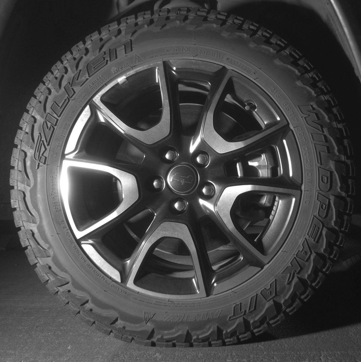 Used 2025 Jeep Compass Trailhawk image 13