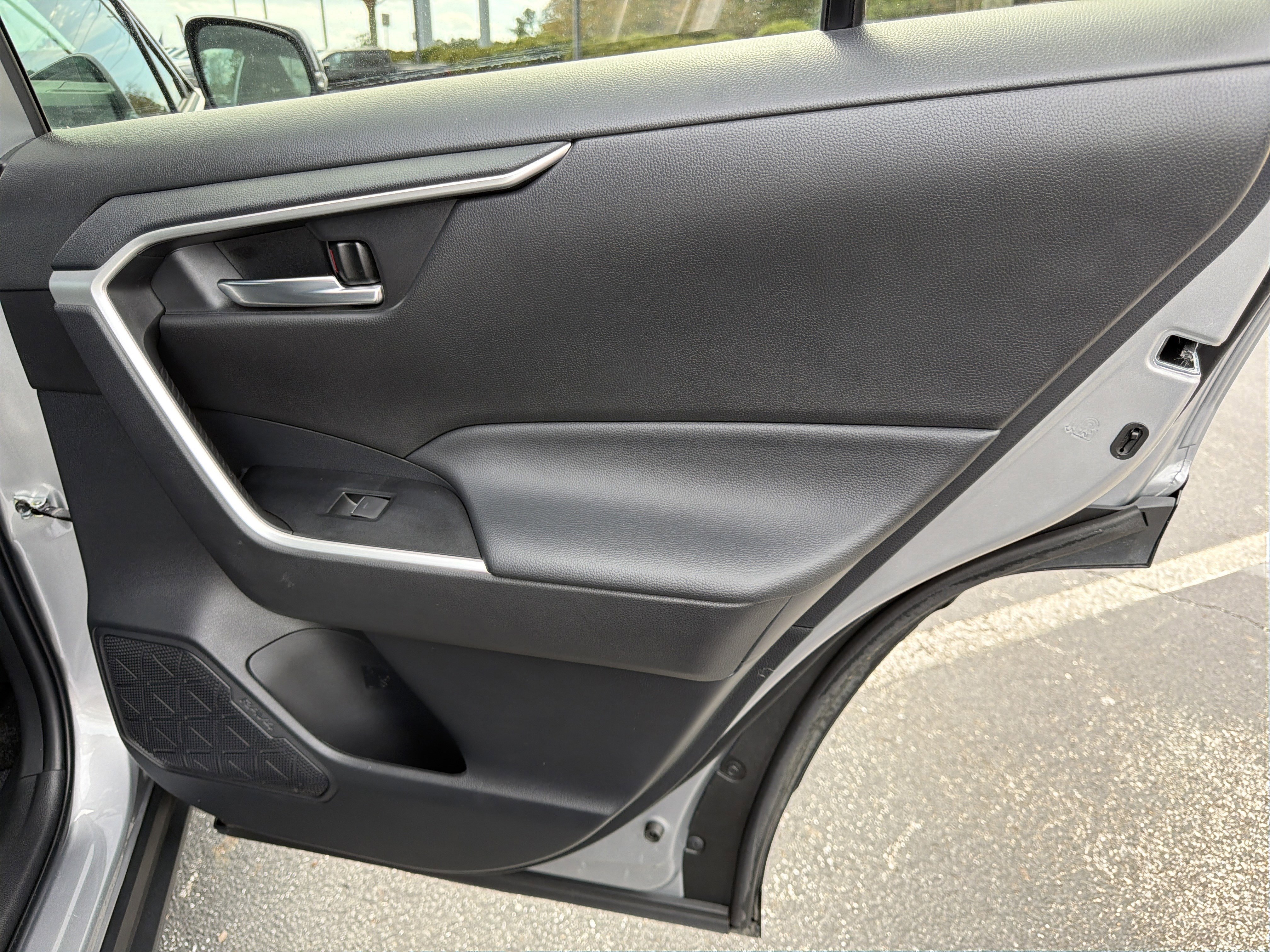 Used 2024 Toyota RAV4 SE w/ Convenience Package AWD/4WD image 16