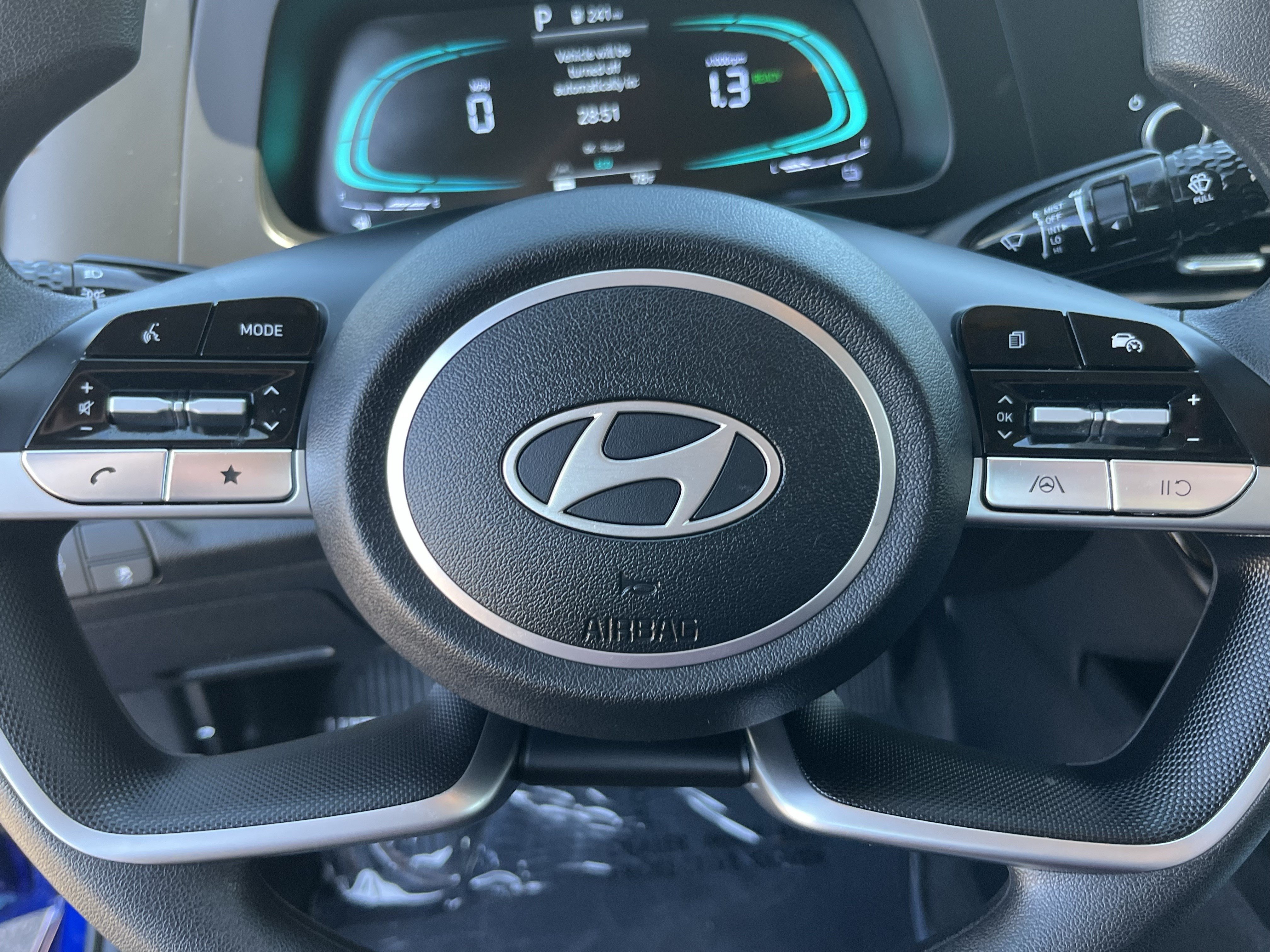 Certified 2025 Hyundai Elantra Hybrid FWD image 19