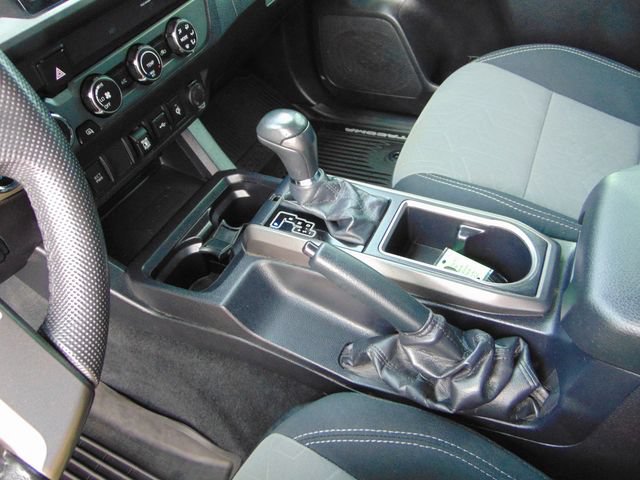 Used 2020 Toyota Tacoma TRD Sport AWD/4WD image 14