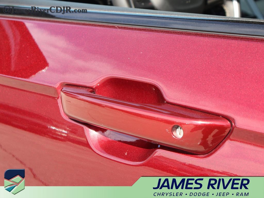 Used 2024 Jeep Grand Cherokee Laredo RWD image 19