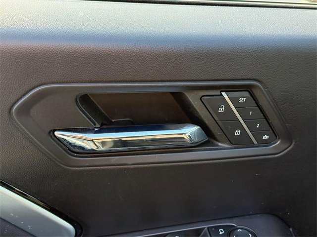 Used 2023 Chevrolet Colorado Z71 w/ Z71 Convenience Package 2 image 17