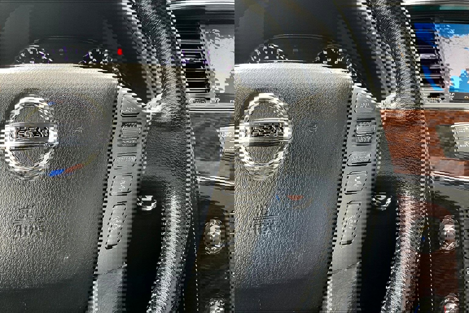 Used 2019 Nissan Armada Platinum image 21