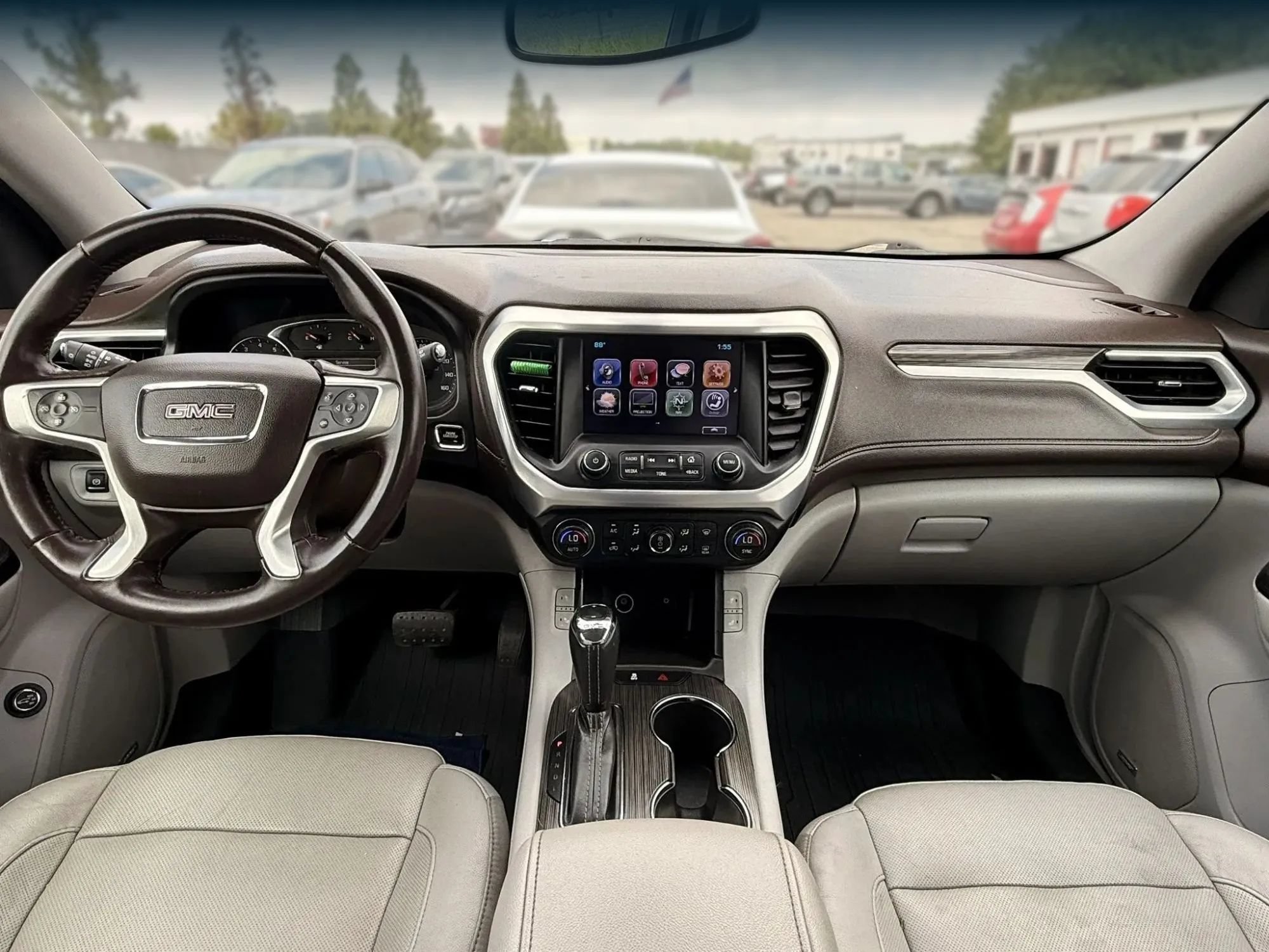Used 2017 GMC Acadia SLT w/ LPO, Black Accent Package FWD image 3