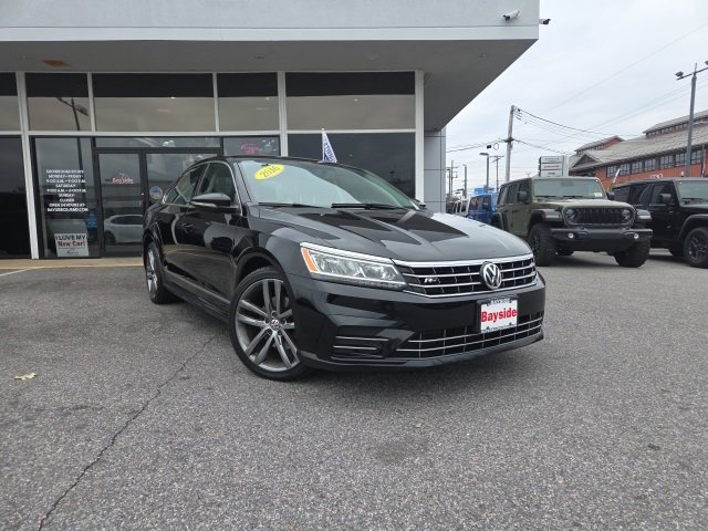 Used 2016 Volkswagen Passat 1.8T R-Line w/ R-Line Lighting Package image 2