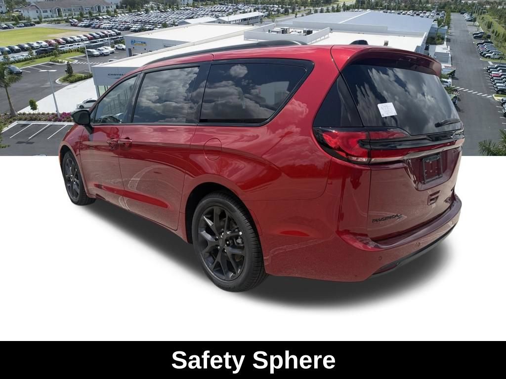 New 2027 Chrysler Pacifica Limited FWD image 5
