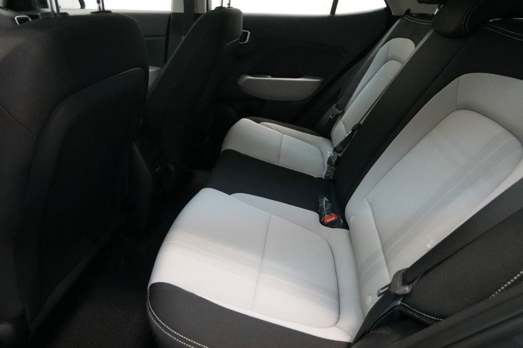 New 2024 Hyundai Venue SEL image 28