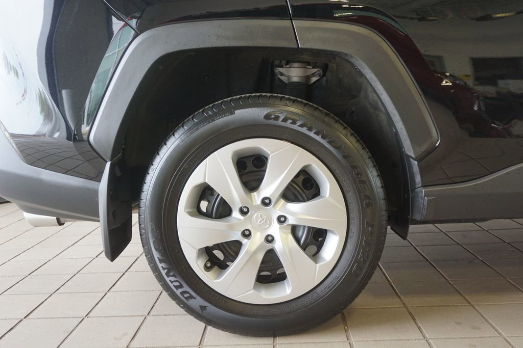 Used 2023 Toyota RAV4 LE AWD/4WD image 17
