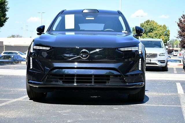 Certified 2025 Volvo EX90 Ultra AWD/4WD image 2