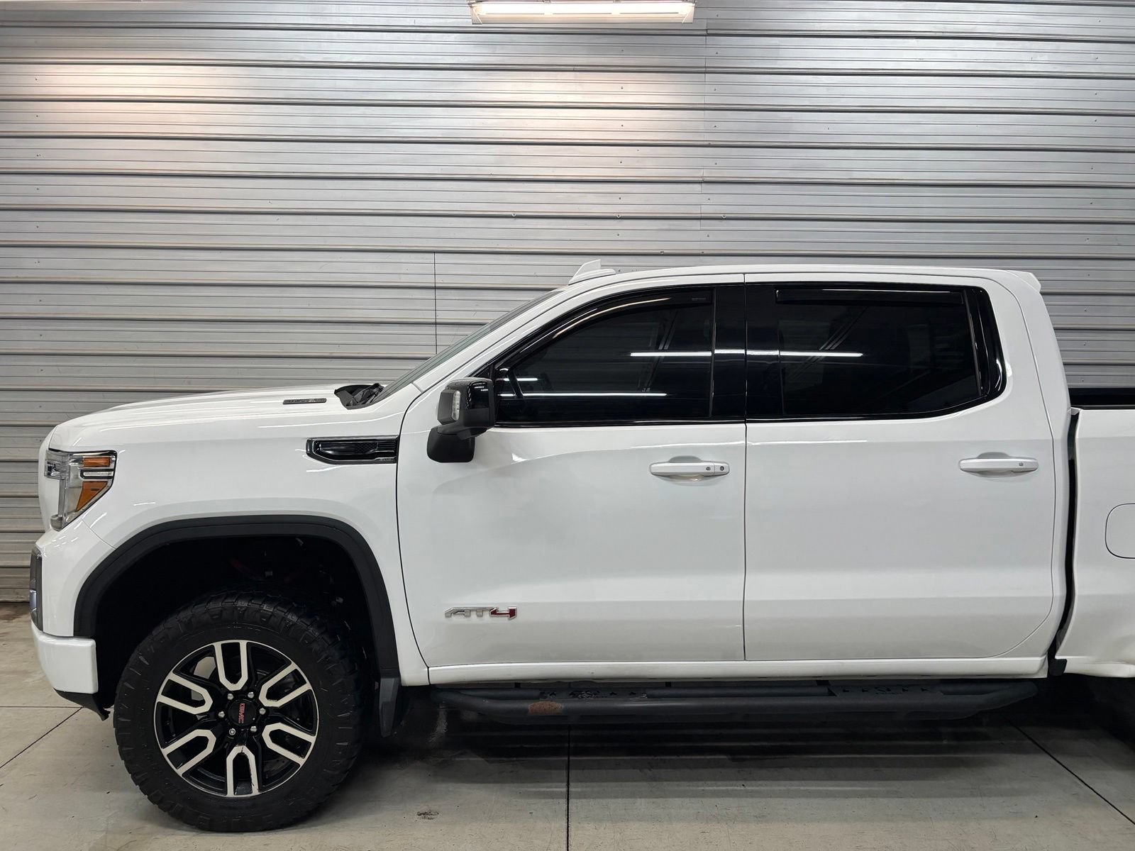 Used 2020 GMC Sierra 1500 AT4 w/ AT4 Premium Package AWD/4WD image 3