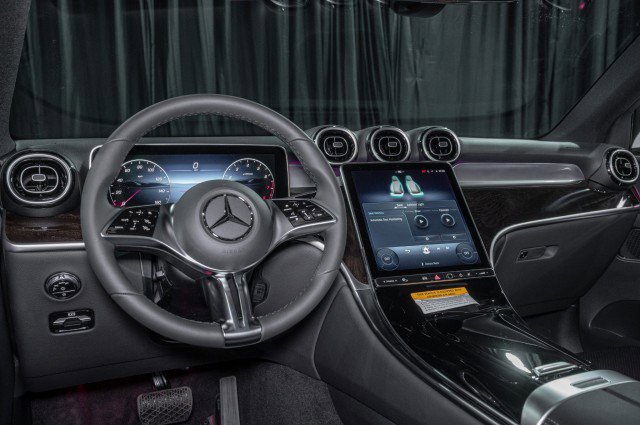 Certified 2026 Mercedes-Benz GLC 300 4MATIC image 18