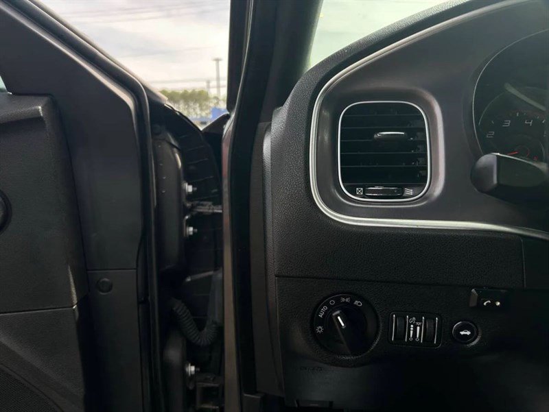 Used 2020 Dodge Charger SXT image 15