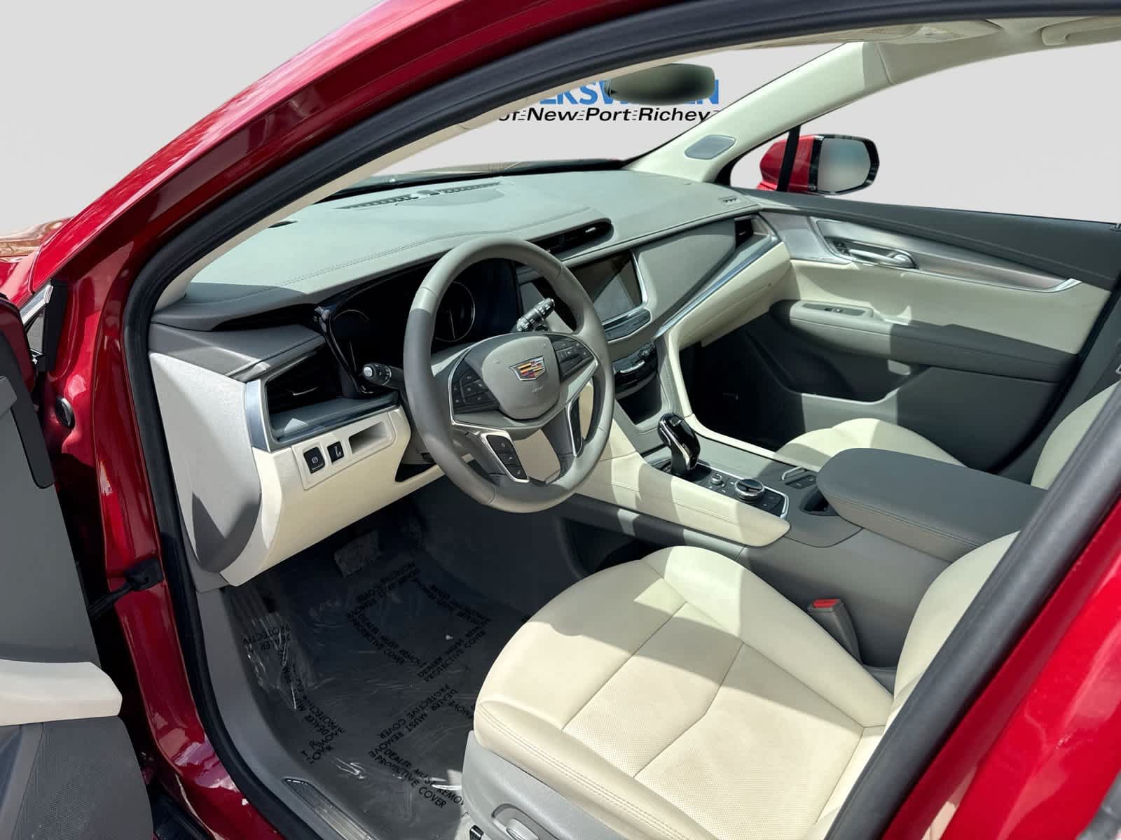 Used 2025 Cadillac XT5 Premium Luxury w/ LPO, Floor Liner Package AWD/4WD image 10