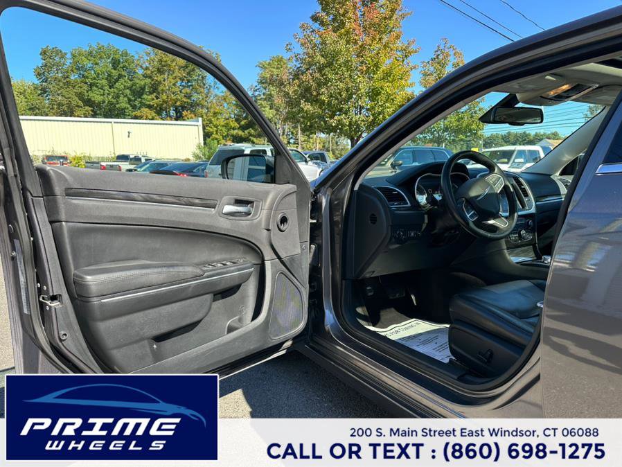 Used 2017 Chrysler 300 Limited w/ Value Package image 9