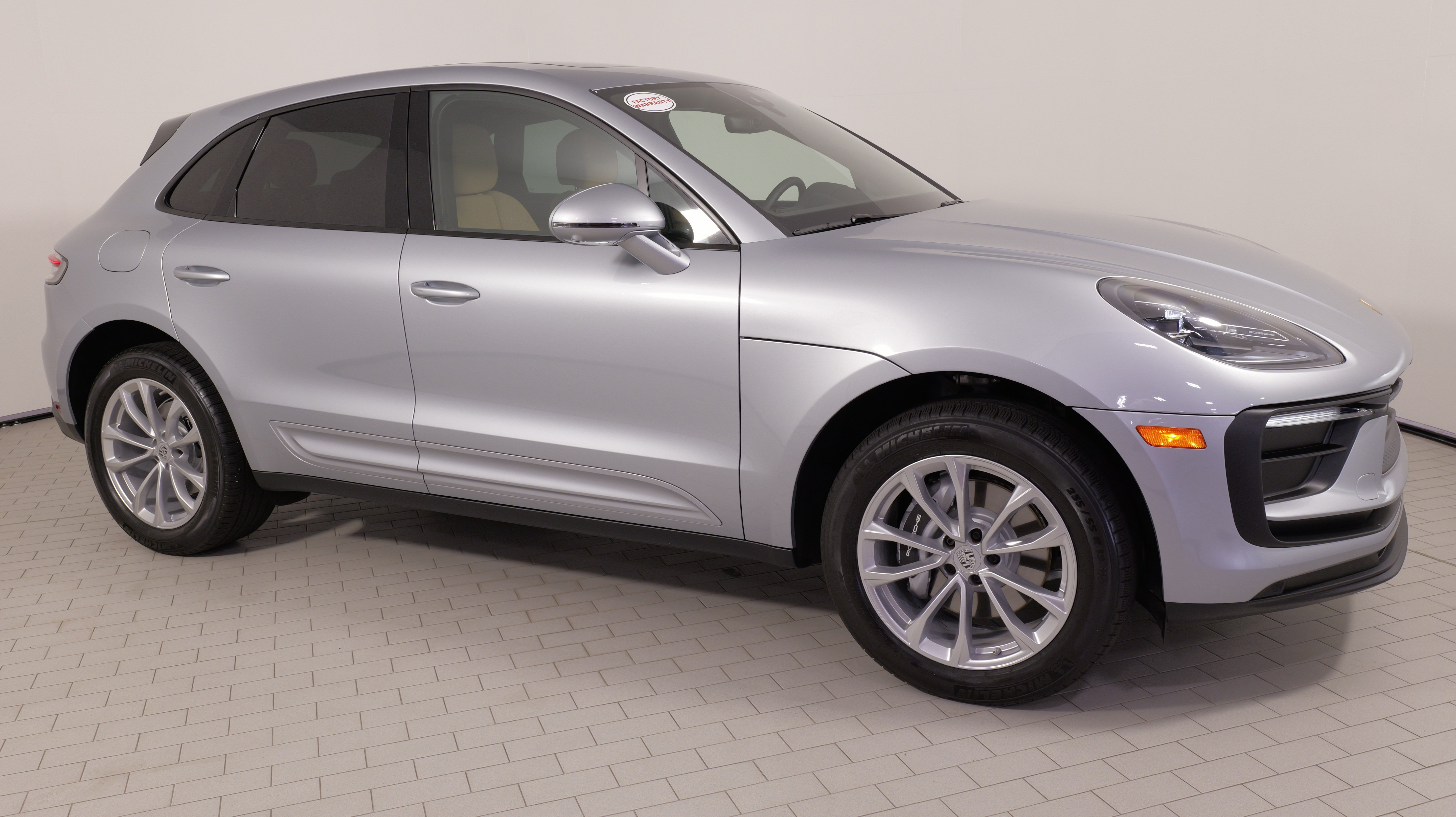 Used 2025 Porsche Macan AWD/4WD image 7