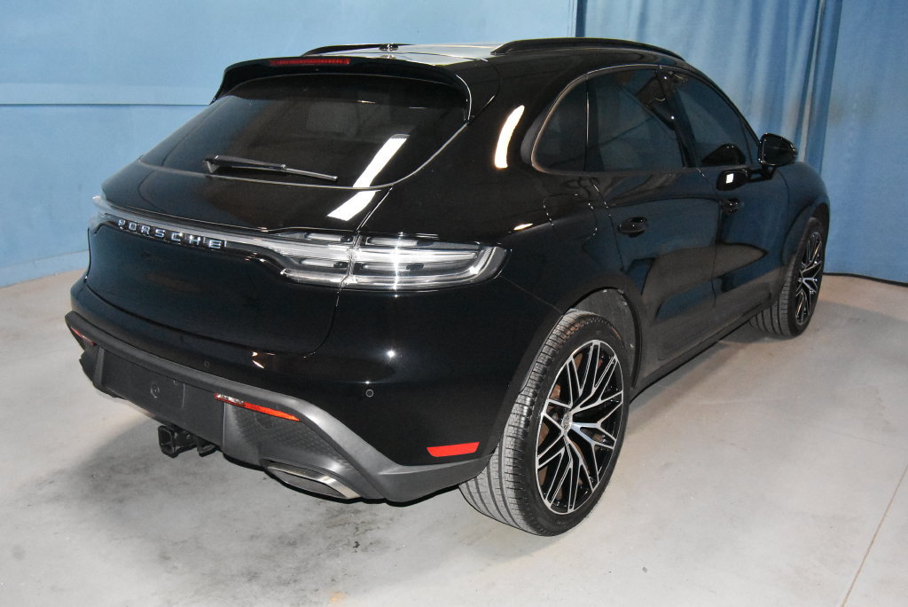Used 2023 Porsche Macan AWD/4WD image 30
