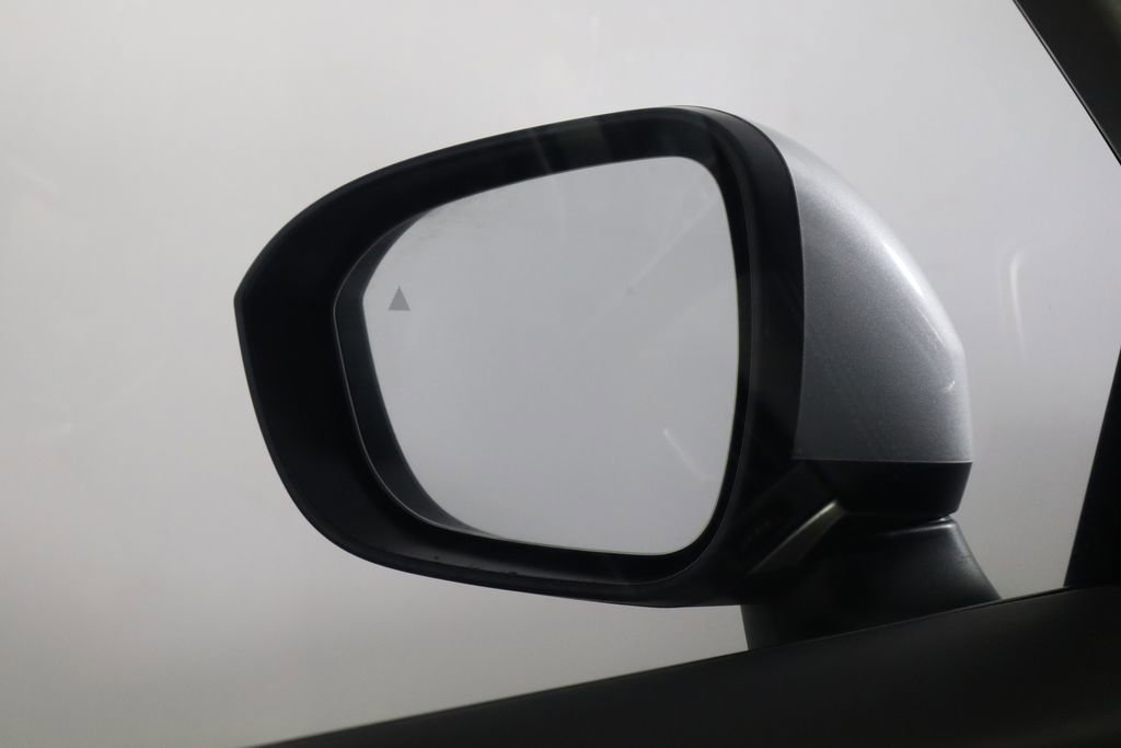 Used 2024 Nissan Rogue SV w/ SV Premium Package image 41