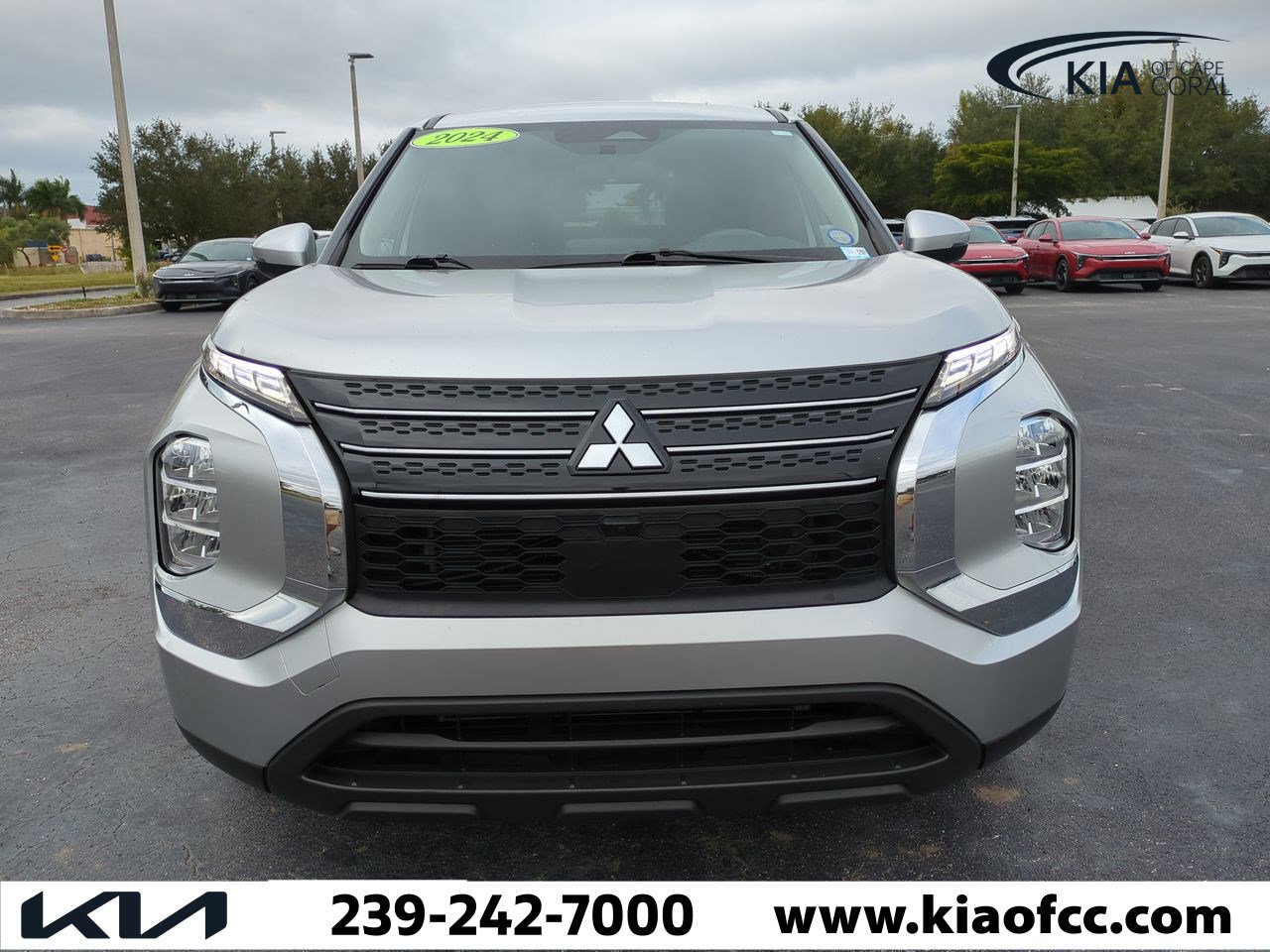 Used 2024 Mitsubishi Outlander ES image 3