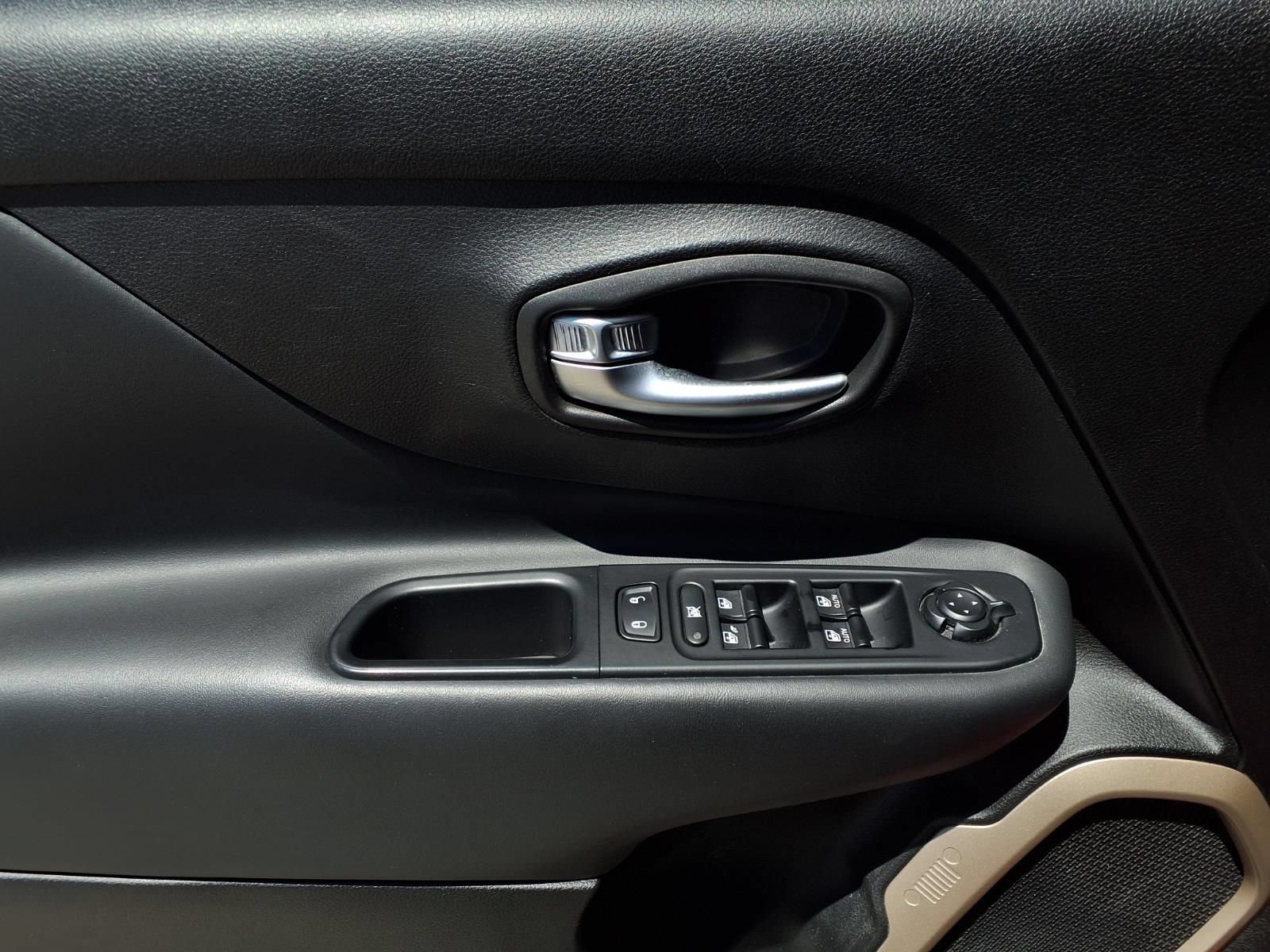 Used 2017 Jeep Renegade Limited FWD image 17