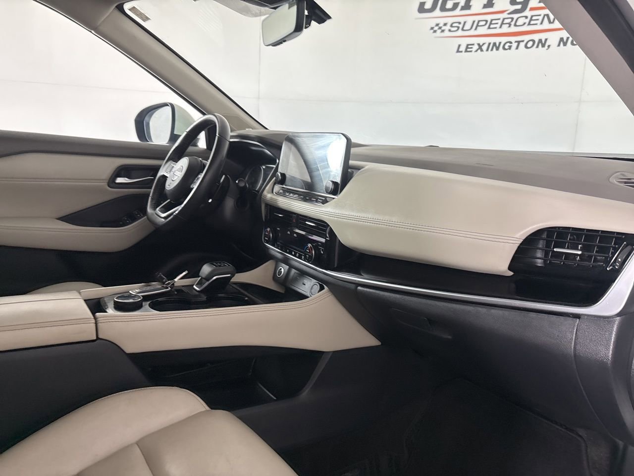 Used 2023 Nissan Rogue SL w/ SL Premium Package image 29