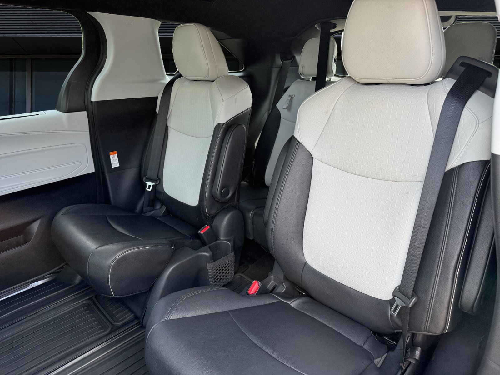 Used 2025 Toyota Sienna XSE AWD/4WD image 16