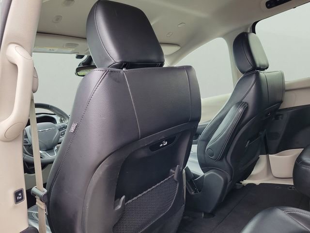 Used 2022 Chrysler Pacifica Touring-L image 10