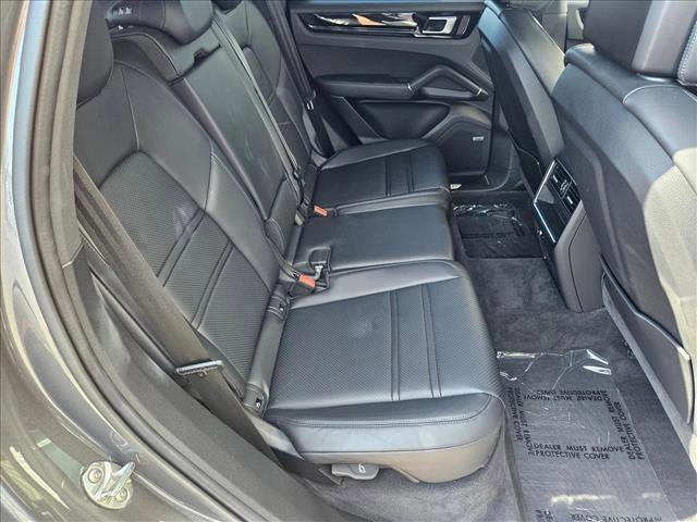 Used 2022 Porsche Cayenne image 17