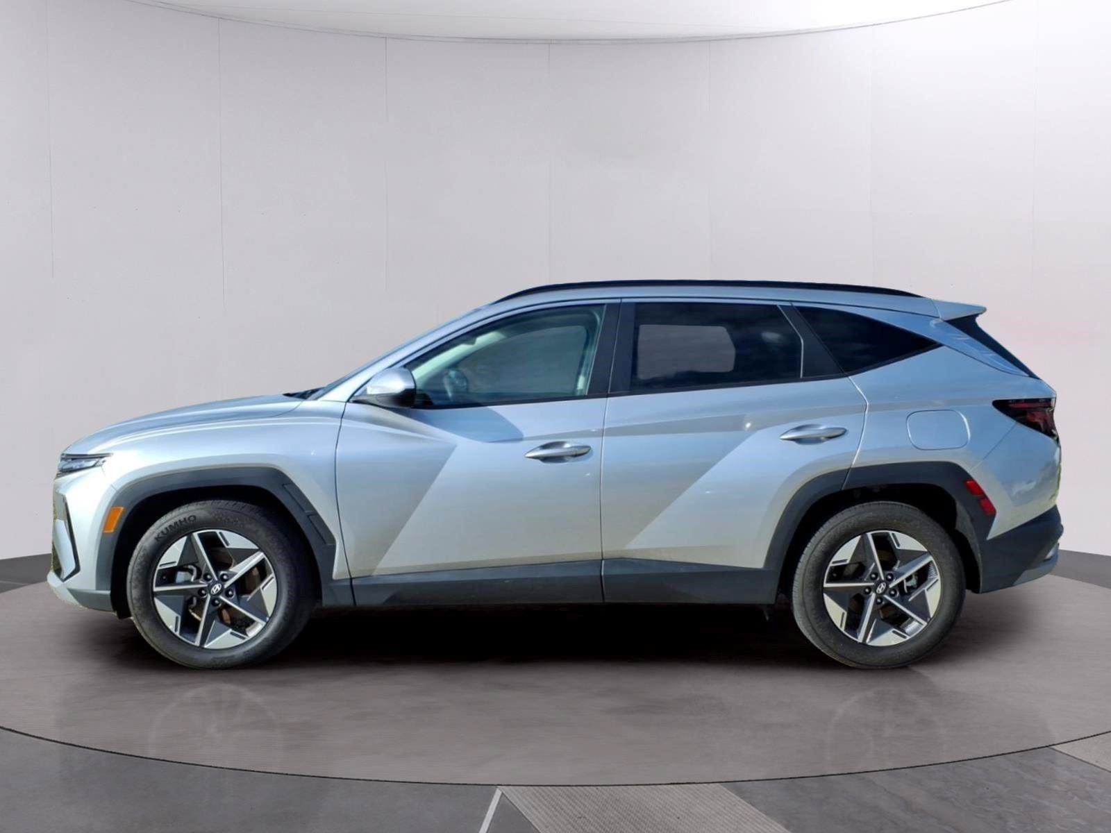 Used 2025 Hyundai Tucson SEL FWD image 2