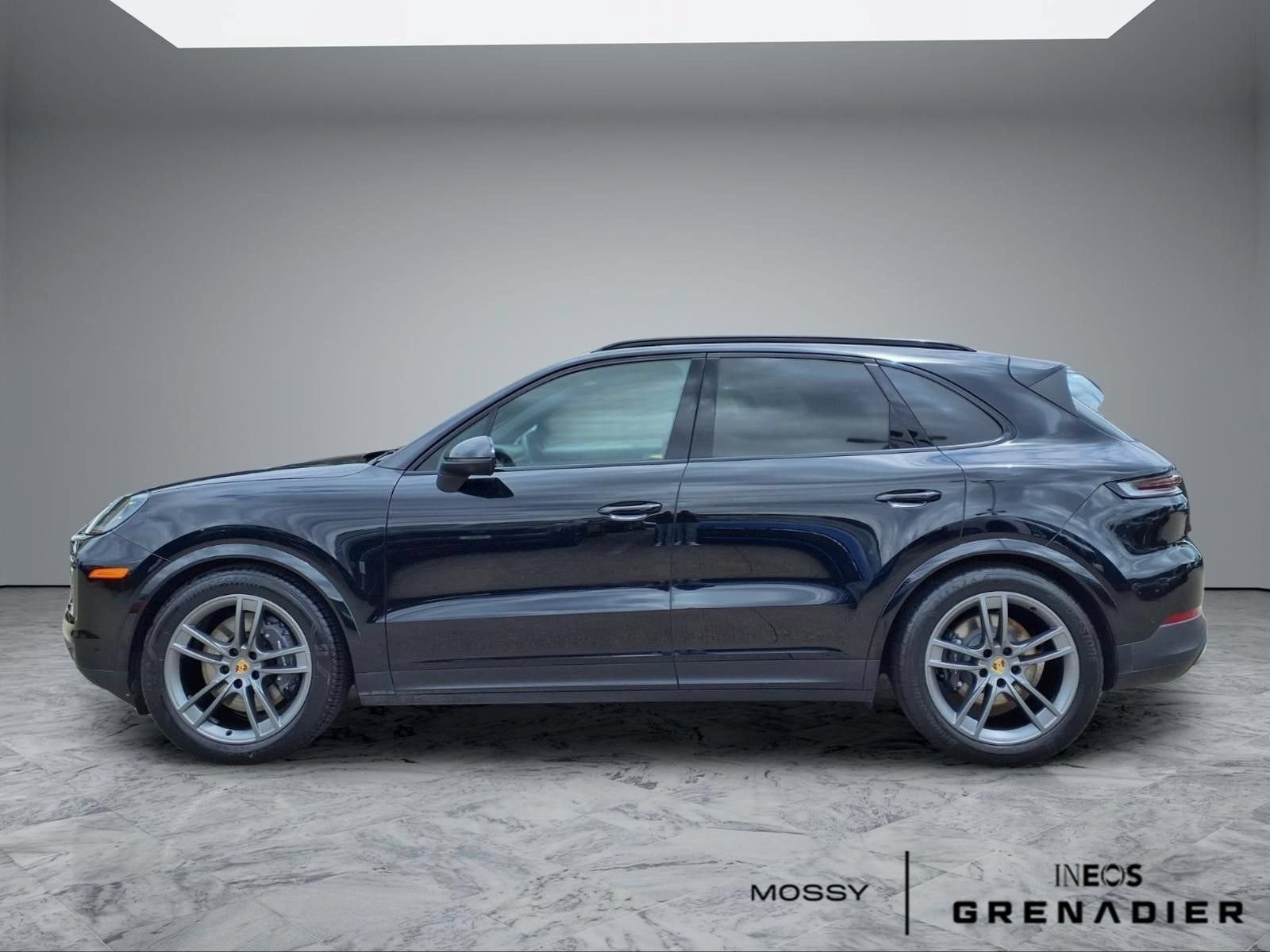 Used 2024 Porsche Cayenne AWD/4WD image 5