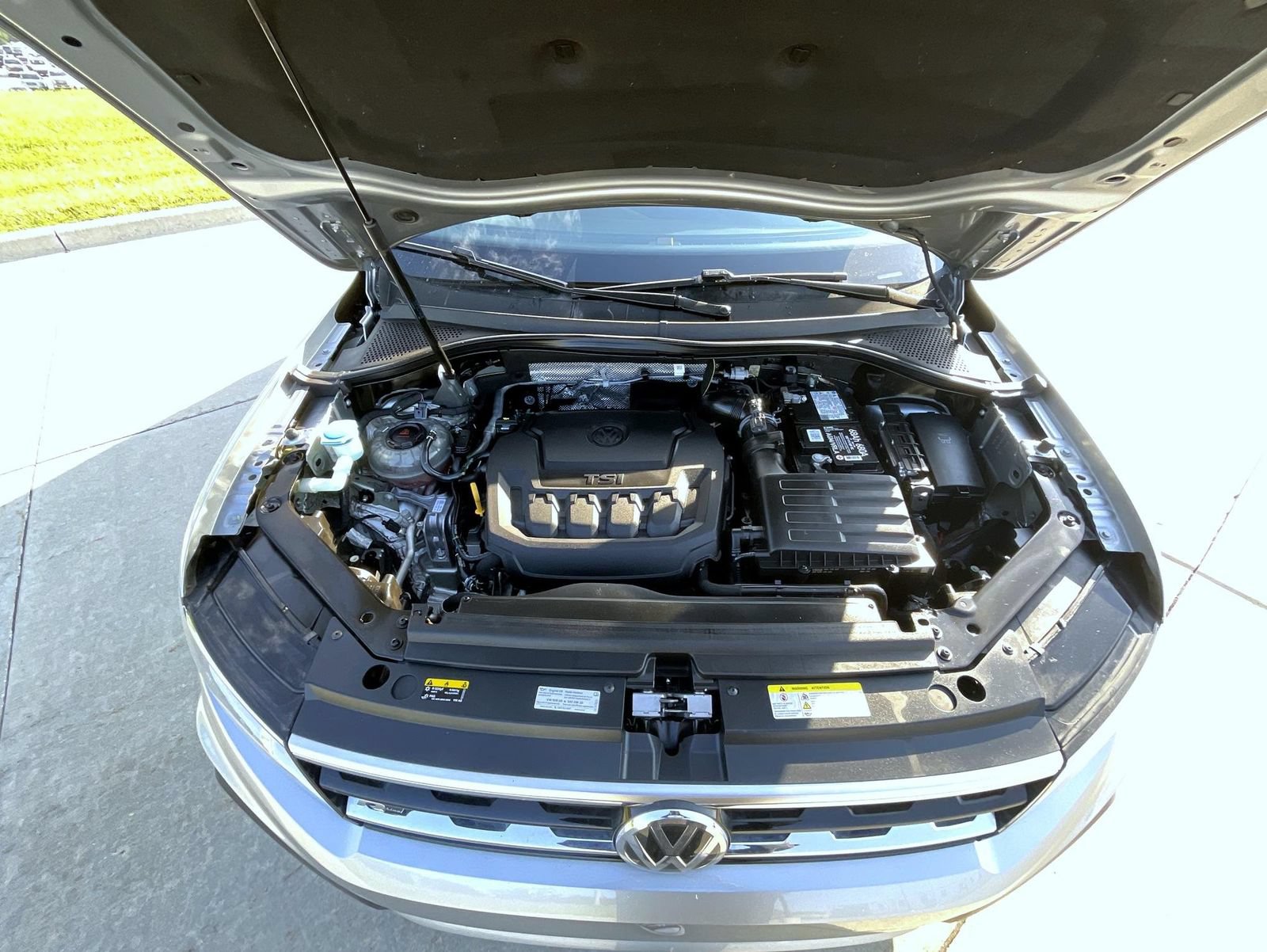 Used 2020 Volkswagen Tiguan SE R-Line FWD image 24